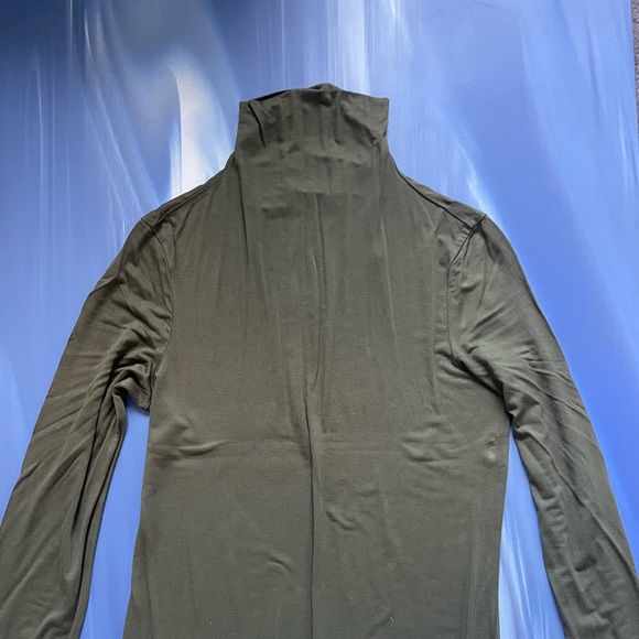 Long sleeve green cowl neck shirt - Picture 1 of 2